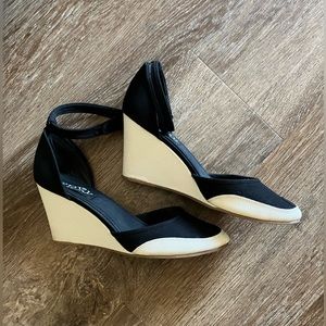 Black fabric peep toe wedge Sz 9